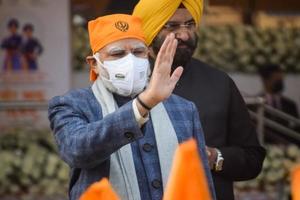 nueva delhi, india, 26 de diciembre de 2022 - primer ministro indio shri. narendra modi habla durante el programa 'veer baal diwas' en el estadio nacional major dhyan chand en nueva delhi foto