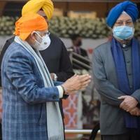 nueva delhi, india, 26 de diciembre de 2022 - primer ministro indio shri. narendra modi habla durante el programa 'veer baal diwas' en el estadio nacional major dhyan chand en nueva delhi foto