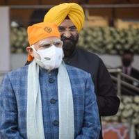 nueva delhi, india, 26 de diciembre de 2022 - primer ministro indio shri. narendra modi habla durante el programa 'veer baal diwas' en el estadio nacional major dhyan chand en nueva delhi foto