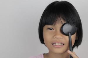 prueba ocular para niños, concepto de prueba ocular para niñas foto