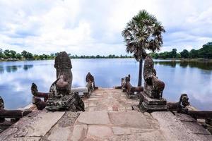 srah srang en angkor. un sitio histórico famoso, patrimonio mundial de la unesco, en angkor, siem reap, camboya. foto