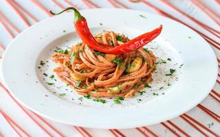 pasta aglio, aceite y peperoncino foto