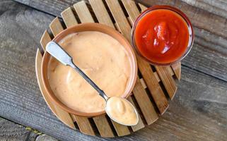 Bowl of Thousand Island dressing photo