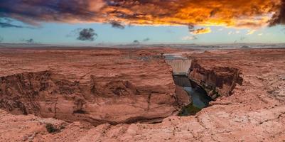 vista aérea del gran cañón río arriba río colorado glen canyon dam en arizona foto