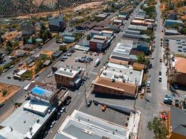 vista panorámica aérea del edificio victoriano en la histórica calle principal c en el centro de la ciudad de virginia. foto