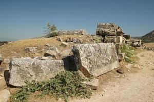 tumbas en la ciudad antigua de hierápolis, pamukkale, denizli, turkiye foto