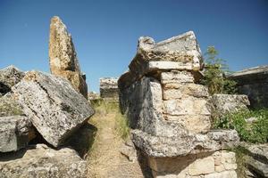 tumba en la ciudad antigua de hierápolis, pamukkale, denizli, turkiye foto