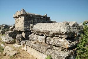 tumbas en la ciudad antigua de hierápolis, pamukkale, denizli, turkiye foto