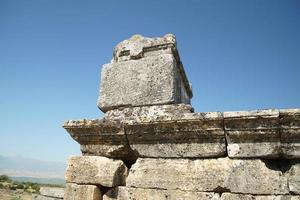 tumba en la ciudad antigua de hierápolis, pamukkale, denizli, turkiye foto