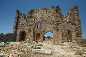 basílica de la ciudad antigua de aspendos en antalya, turkiye foto