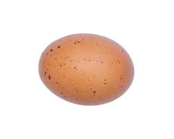 puesta plana de un solo huevo orgánico fresco con manchas aisladas en w foto