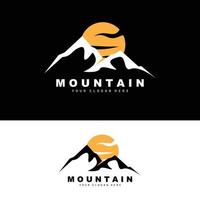 diseño del logotipo de la montaña, lugar vectorial para los amantes de la naturaleza vector