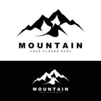 diseño del logotipo de la montaña, lugar vectorial para los amantes de la naturaleza vector