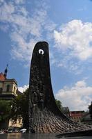 monumento de taras shevchenko y la ola de renacimiento nacional. el monumento fue inaugurado en la perspectiva de la libertad el 24 de agosto de 1992. la ola se hizo en 1996. foto
