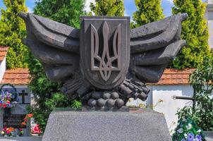 monumento en el cementerio de lychakiv un cementerio famoso e histórico en lviv, ucrania. foto