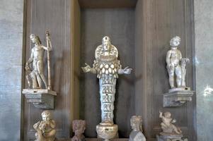 escultura y arte en el museo del vaticano, ciudad del vaticano, roma, italia, 2022 foto