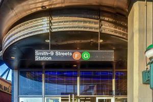 smith-ninth street es una estación local en la línea ind culver del metro de la ciudad de nueva york en el barrio gowanus de brooklyn. foto