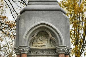 El monumento al éter, también conocido como el buen samaritano, es una estatua y una fuente cerca de la esquina noroeste del jardín público de Boston. foto