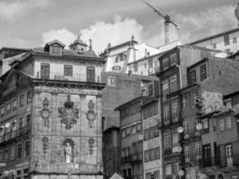 la ciudad de porto en el río douro foto