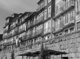 la ciudad de porto en el río douro foto