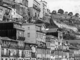 la ciudad de porto en el río douro foto