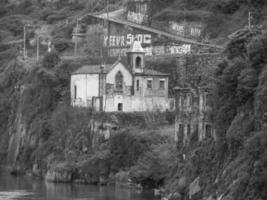 la ciudad de porto en el río douro foto