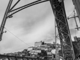 la ciudad de porto en el río douro foto