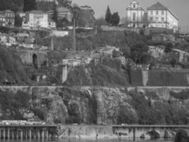 la ciudad de porto en el río douro foto