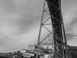 la ciudad de porto en el río douro foto