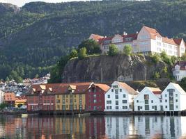 la ciudad de bergen y los fiordos de noruega foto