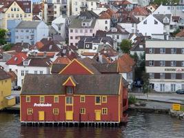 la ciudad de bergen y los fiordos de noruega foto