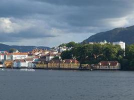 la ciudad de bergen y los fiordos de noruega foto