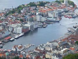 la ciudad de bergen y los fiordos de noruega foto