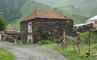 pueblo, montañas del cáucaso, georgia foto