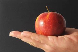 manzana en la mano foto