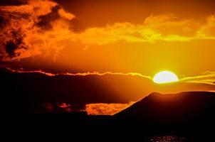 vista del cielo durante la puesta de sol foto