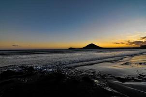 puesta de sol en el océano atlántico foto