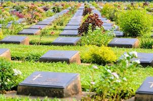 cementerio de guerra de kanchanaburi en don rak foto