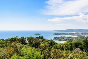 vista alta sombrero kata karon en la isla de phuket foto