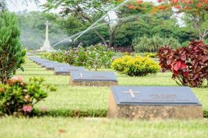 cementerio de guerra chungkai, tailandia foto