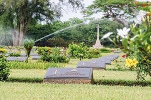 cementerio de guerra chungkai, tailandia foto