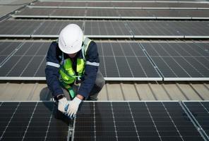 Engineer in charge of solar panel installation The installation of solar energy photo