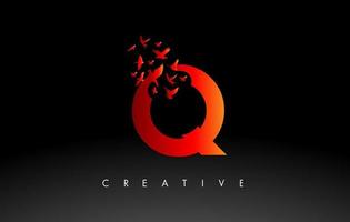 letra del logotipo q rojo con bandada de pájaros volando y desintegrándose de la letra. vector