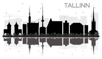 Silueta en blanco y negro del horizonte de la ciudad de Tallin con reflejos. vector