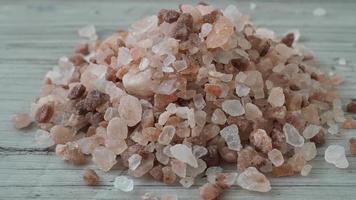 Heap of Himalayan pink salt in crystals video