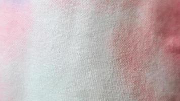 textura de tela blanca estampada en rojo y azul como fondo foto