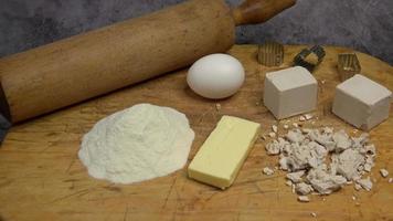 bageri bakgrund med Ingredienser för matlagning bakning småkakor video