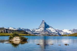 Matterhorn behind a beautiful lake photo