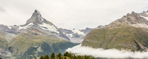 increíble naturaleza de suiza en los alpes suizos - fotografía de viajes foto