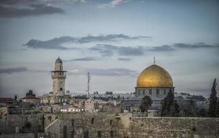 una vista panorámica de la ciudad vieja de jerusalén y el monte del templo foto